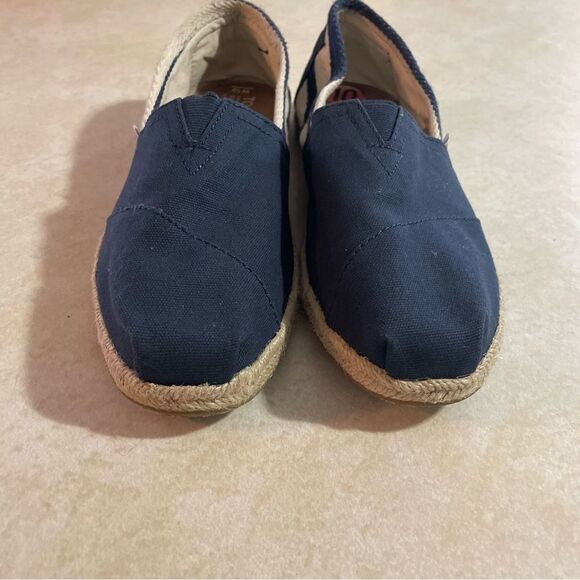 Tom’s Classics University shoes size 10 women’s Navy blue and white slip on - Picture 4 of 8